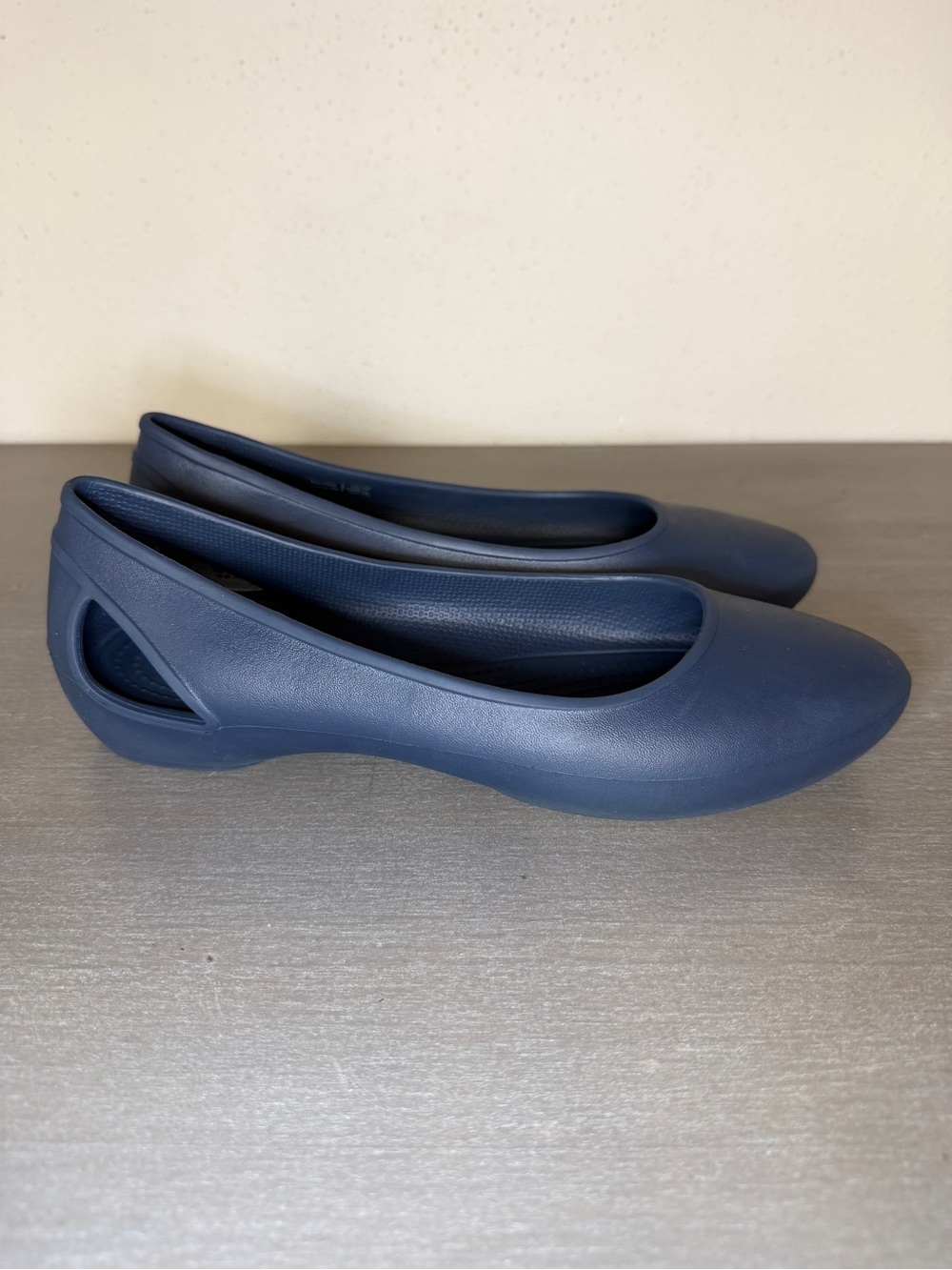 Crocs Lina Flat Women's Sandals Navy Blue Size 8 US Comfortable Slip On Shoes - Picture 2 of 8